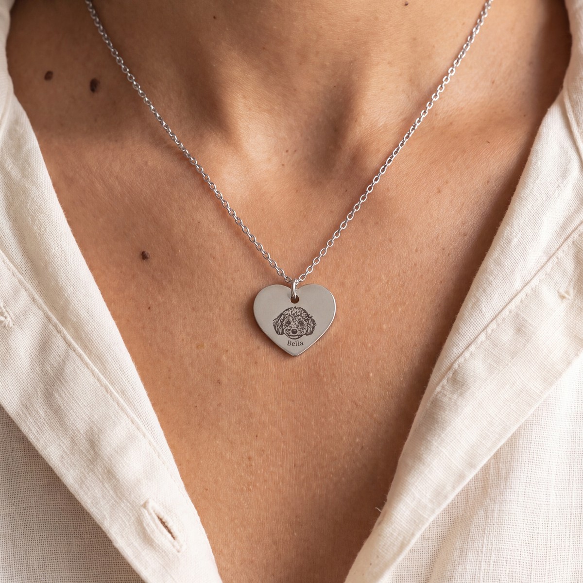 Collar Pet Face Love puesto, en Silver