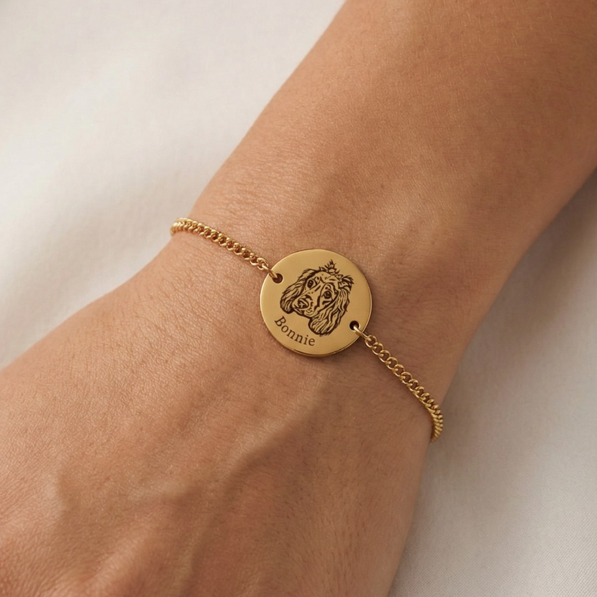 Pulsera Pet Face puesto, en Gold